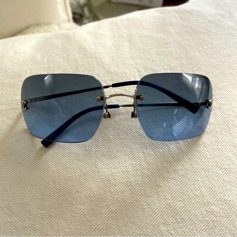 Chanel blue frameless sunglasses.